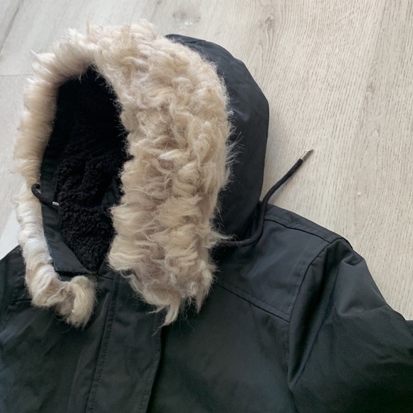 Banana Republic Water Resistant Black Hooded Parka Coat size XS Sherpa lining - Picture 13 of 13